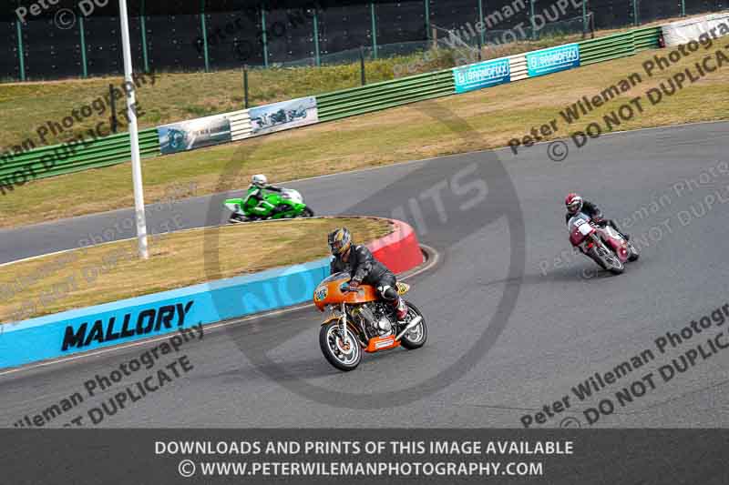 Vintage motorcycle club;eventdigitalimages;mallory park;mallory park trackday photographs;no limits trackdays;peter wileman photography;trackday digital images;trackday photos;vmcc festival 1000 bikes photographs